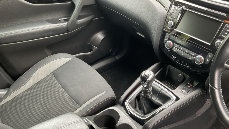 Nissan Qashqai 1.3 DiG-T Acenta Premium 5dr Petrol Hatchback